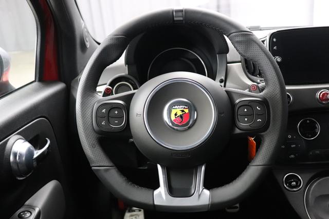 MY22 595 1.4 T-Jet 121 kW (165 PS) Dual 111 - Passione Rot 557 - Integral-Sportsitze Leder Schwarz "3L0 Linea 595 Turismo 3L4 Tech-Paket 3L5 Style-Paket 407 MTA Paket 499 Reifenreparaturset - Kit ""fix&go"" 5BH, 5CJ Passione Rot 8F6, 9SV Gutschrift Mopar Bmc Sportluftfilter Und Tankdeckel Aus Alum"