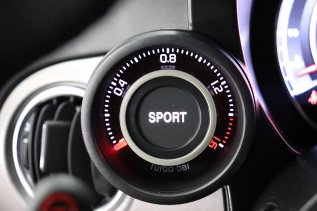 MY22 595 1.4 T-Jet 121 kW (165 PS) Dualogic876 - Scorpione Schwarz 557 - Integral-Sportsitze Leder Schwarz "3L0 Linea 595 Turismo 3L4 Tech-Paket 3L5 Style-Paket 407 MTA Paket 499 Reifenreparaturset - Kit ""fix&go"" 5CE Scorpione Schwarz 5BH, 8F6, 9SV Gutschrift Mopar Bmc Sportluftfilter Und Tankdeckel Aus Alum"