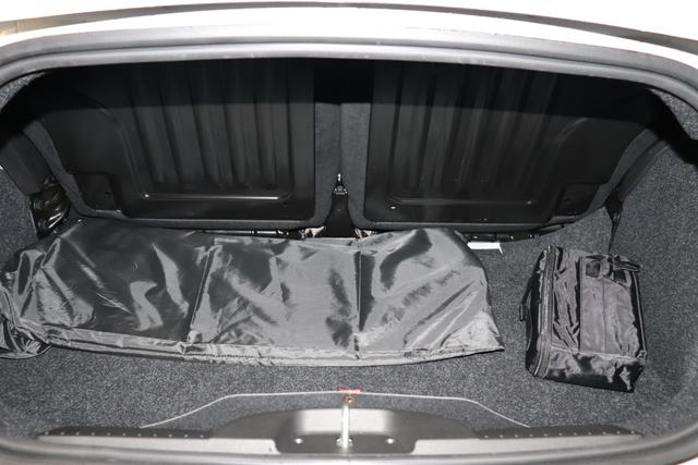 595C Turismo MY22 1.4 T-Jet 121kW (165 PS)676 - Campovolo Grau 379- Integral-Sportsitze Stoff Schwarz/Verdeck Schwarz "3L2 Linea F595 3L4 Tech Paket 499 Reifenreparaturset Kit ""Fix&Go"" 925 Windschott 9SV"