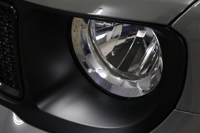Jeep Renegade 1.5 T4 DCT7 e-Hybrid Limited 1469 96 kW503 Sting Grey Leder Schwarz "Navigationssystem 01K Design-Paket Black Pack 2XL Leder-Paket 2T2 Funktions-Paket 7KS Winter-Paket UGM Uconnect Smartouch 8.4 mit 8,4""-Touchscreen, Navigationssystem, Bluetooth, AUX-IN-und USB sowie DAB, Apple CarPlay&Android Auto und LIVE Services 070 Seitenscheiben hinten und Heckscheibe verdunkelt 108 18""-Leichtmetallfelgen, schwarz glänzend 503 Sting Grey"