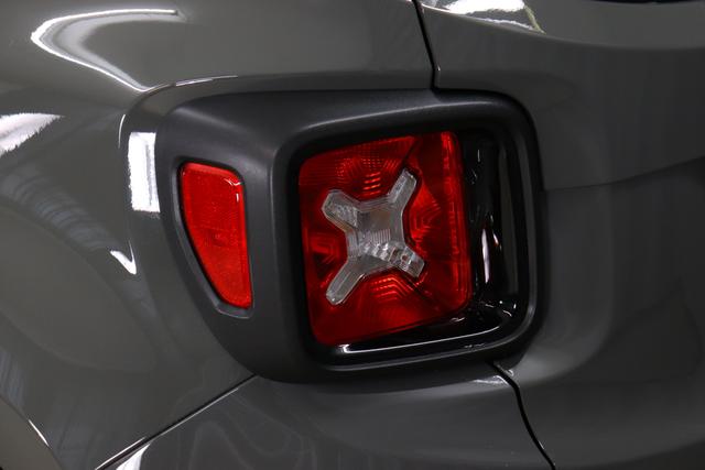 Jeep Renegade 1.5 T4 DCT7 e-Hybrid Limited 1469 96 kW503 Sting Grey Leder Schwarz "Navigationssystem 01K Design-Paket Black Pack 2XL Leder-Paket 2T2 Funktions-Paket 7KS Winter-Paket UGM Uconnect Smartouch 8.4 mit 8,4""-Touchscreen, Navigationssystem, Bluetooth, AUX-IN-und USB sowie DAB, Apple CarPlay&Android Auto und LIVE Services 070 Seitenscheiben hinten und Heckscheibe verdunkelt 108 18""-Leichtmetallfelgen, schwarz glänzend 503 Sting Grey"