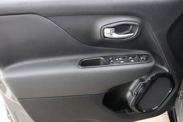 Jeep Renegade 1.5 T4 DCT7 e-Hybrid Limited 1469 96 kW503 Sting Grey Leder Schwarz "Navigationssystem 01K Design-Paket Black Pack 2XL Leder-Paket 2T2 Funktions-Paket 7KS Winter-Paket UGM Uconnect Smartouch 8.4 mit 8,4""-Touchscreen, Navigationssystem, Bluetooth, AUX-IN-und USB sowie DAB, Apple CarPlay&Android Auto und LIVE Services 070 Seitenscheiben hinten und Heckscheibe verdunkelt 108 18""-Leichtmetallfelgen, schwarz glänzend 503 Sting Grey"