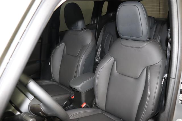 Jeep Renegade 1.5 T4 DCT7 e-Hybrid Limited 1469 96 kW503 Sting Grey Leder Schwarz "Navigationssystem 01K Design-Paket Black Pack 2XL Leder-Paket 2T2 Funktions-Paket 7KS Winter-Paket UGM Uconnect Smartouch 8.4 mit 8,4""-Touchscreen, Navigationssystem, Bluetooth, AUX-IN-und USB sowie DAB, Apple CarPlay&Android Auto und LIVE Services 070 Seitenscheiben hinten und Heckscheibe verdunkelt 108 18""-Leichtmetallfelgen, schwarz glänzend 503 Sting Grey"