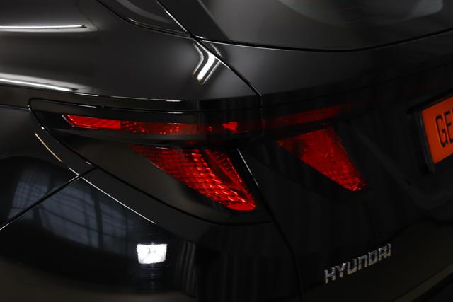 Hyundai Tucson Family 1.6 Schalter Schwarz Stoff