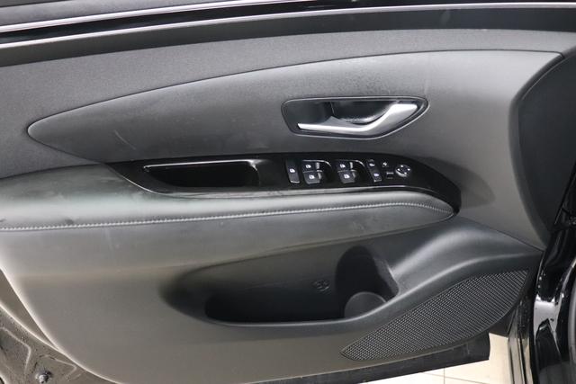 Hyundai Tucson Family 1.6 Schalter Schwarz Stoff