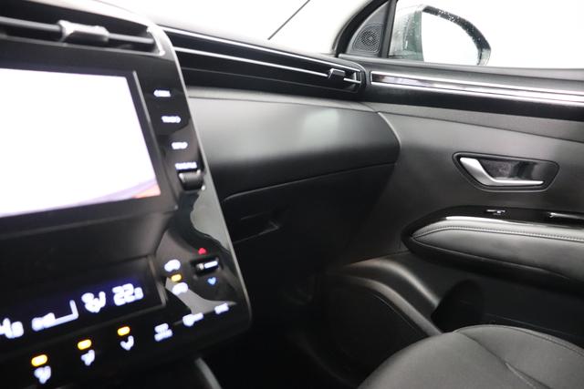 Hyundai Tucson Family 1.6 Schalter Schwarz Stoff