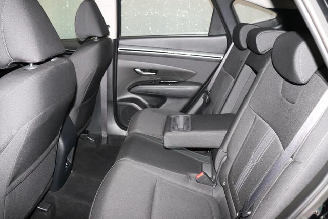 Hyundai Tucson Family 1.6 Schalter Schwarz Stoff