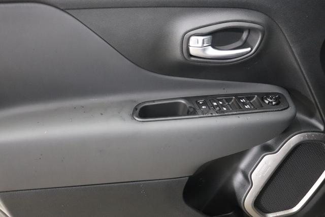 Jeep Renegade 1.5 T4 DCT7 e-Hybrid Longitude 503 Sting Grey 015 Stoff Schwarz "8CZ Sting Grey Business-Paket Longitude: Uconnect Smartouch 8.4 mit 8,4""-Touchscreen, Navigationssystem, Bluetooth, AUX-IN-und USB sowie DAB, Apple CarPlay&Android Auto und LIVE Services, Fahrersitz mit elektr. Lordosenstütze 2-fach verstellbar" 1469 96 kW