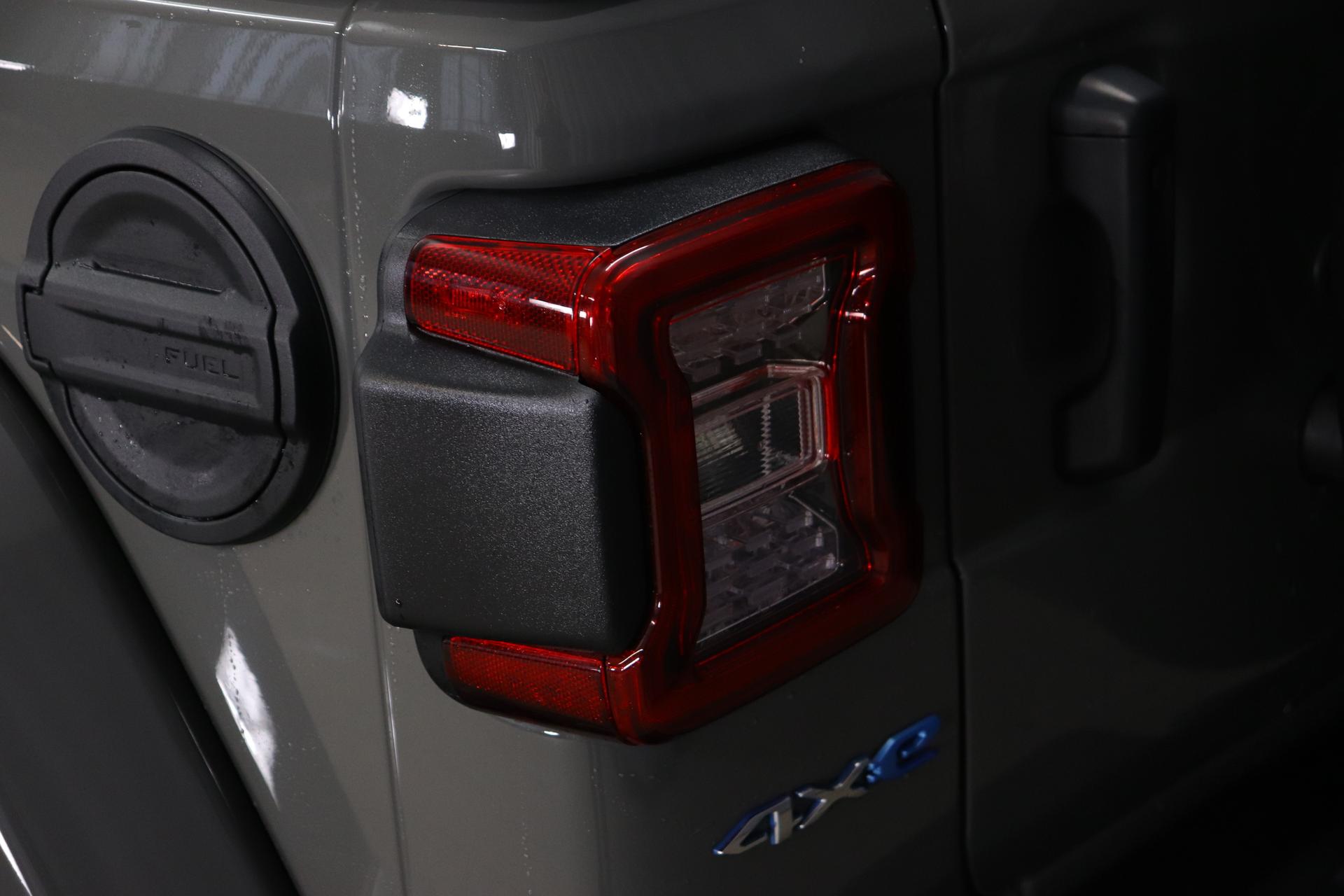 Jeep Wrangler Unlimited Sahara 2.0 280KW UVP 85.140,00 € Plug-In Hybrid,  Overland Paket, Technologie Dachhimmel mit zusätzlicher Geräuschdämmung,  Alarmanlage, Sicherheitspaket, Gorilla Glas, Geschwindigkeitsregelanlage  adaptiv, Totwinkel Assistent