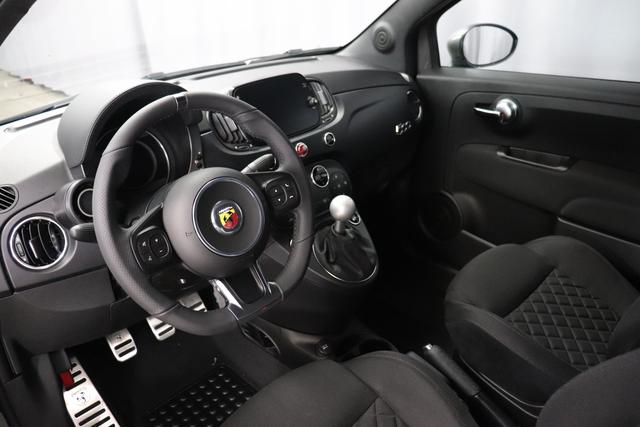 595 Turismo MY22 1.4 T-Jet 121kW (165 PS)695 - Record Grau 378- Integral-Sportsitze Stoff Schwarz "3L2 Linea F595 3L4 Tech Paket 3L5 Style Paket 499 Reifenreparaturset Kit ""Fix&Go"" 5DP Record Grau 9SV"