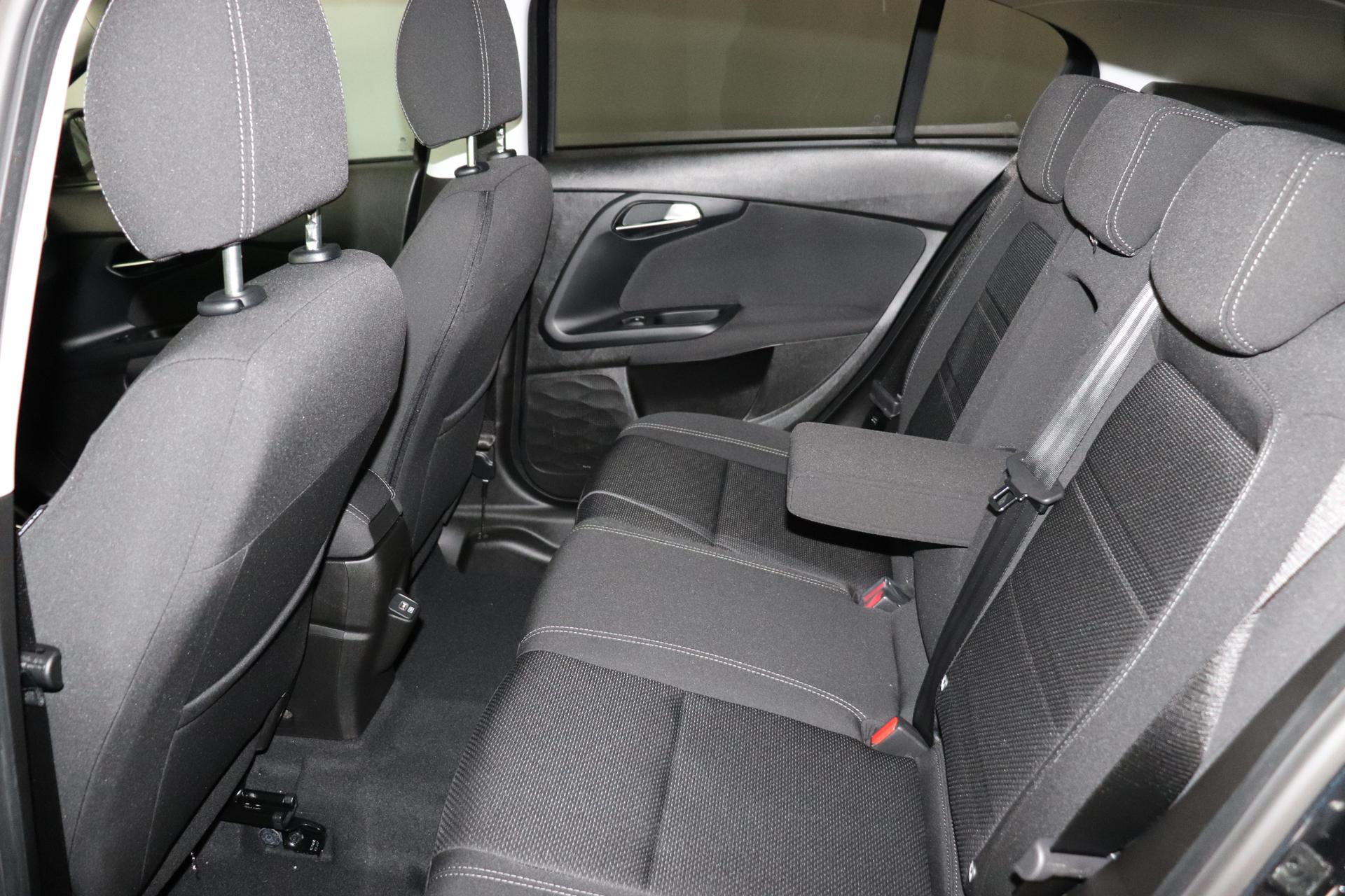 Tipo Kombi CROSS 1.5 96kW Hybrid (130PS) DCT, Convenience Plus Paket  Keyless Go- Kabelloses Smartphone-Ladepad- Lordosenstütze, elektrisch für  den Fahrersitz- Mittelarmlehne hinten- Beifahrersitz, höhenverstellbar-  USB-Anschluss hinten, Sitzheizung uvm