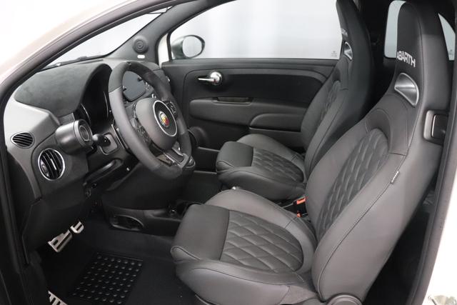 MY22 695 1.4 T-Jet 132 kW (180 PS) Dualogic268 - Gara Weiß 557 - Integral-Sportsitze Leder Schwarz "3K4 Linea 695 Turismo 3L3 Design-Paket 3L4 Tech-Paket 3L5 Style Paket 407 MTA Paket 499 Reifenreparaturset - Kit ""fix&go"" 505 Seitenairbags vorne 5CA Gara Weiß 5KV, 626, 8F6, 9SV Gutschrift Mopar Bmc Sportluftfilter Und Tankdeckel Aus Alum "