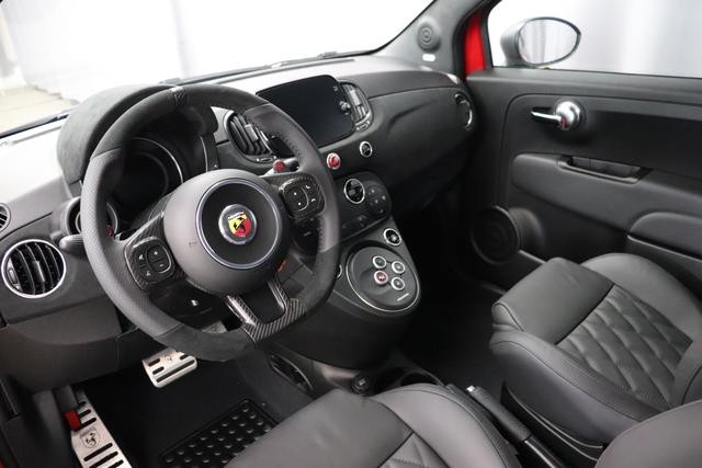 MY22 695 1.4 T-Jet 132 kW (180 PS) Dualogic111 - Passione Rot 557 - Integral-Sportsitze Leder Schwarz "3K4 Linea 695 Turismo 3L3 Design-Paket 3L4 Tech-Paket 3L5 Style Paket 407 MTA Paket 499 Reifenreparaturset - Kit ""fix&go"" 505 Seitenairbags vorne 5CJ Passione Rot 5KV, 626, 8F6, 9SV Gutschrift Mopar Bmc Sportluftfilter Und Tankdeckel Aus Alum "