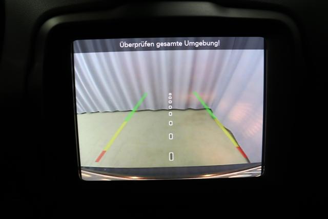 Jeep Renegade 1.6 Multijet 16v Limited 1598 96kW 130MT FWD679 Graphite Grau 020 Stoff schwarz "5DT Graphite Grau Uconnect VP2 Multimedia mit 8.4"" Display mit MultitouchFunktion (Bluetooth®, 2x USB, Apple CarPlay/ Android Auto uvm.) inkl. GPS Navigationssystem 8F6 Reifen-Reparatur-Set (Kit Fix&Go) 2T2 Funktions-Paket CommandView® Panorama-Glasschiebedach Winter-Paket 070 Stark abgedunkelte Heckscheibe und Seitenscheiben hinten hat Rückfahrkamera, Sitzheizung, "