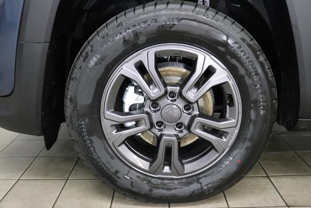 Jeep Renegade 1.0 T3 GSE Longitude 120 MT FWD 999 88 kW435 Blue Shade 015 Stoff schwarz "435 Blue Shade Uconnect VP2 Multimedia mit 8.4"" Display mit Multitouch-Funktion (Bluetooth®, 2x USB, Apple CarPlay/ Android Auto uvm.) inkl. GPS Navigationssystem 070 Stark abgedunkelte Heckscheibe und Seitenscheiben hinten 8F6 Reifen-Reparatur-Set (Kit Fix&Go) keine Rückfahrkamera, kein PDC, keine Sitzheizung"
