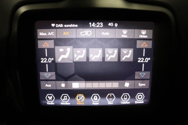 Jeep Renegade 1.0 T3 GSE Longitude 120 MT FWD 999 88 kW435 Blue Shade 015 Stoff schwarz "435 Blue Shade Uconnect VP2 Multimedia mit 8.4"" Display mit Multitouch-Funktion (Bluetooth®, 2x USB, Apple CarPlay/ Android Auto uvm.) inkl. GPS Navigationssystem 070 Stark abgedunkelte Heckscheibe und Seitenscheiben hinten 8F6 Reifen-Reparatur-Set (Kit Fix&Go) keine Rückfahrkamera, kein PDC, keine Sitzheizung"