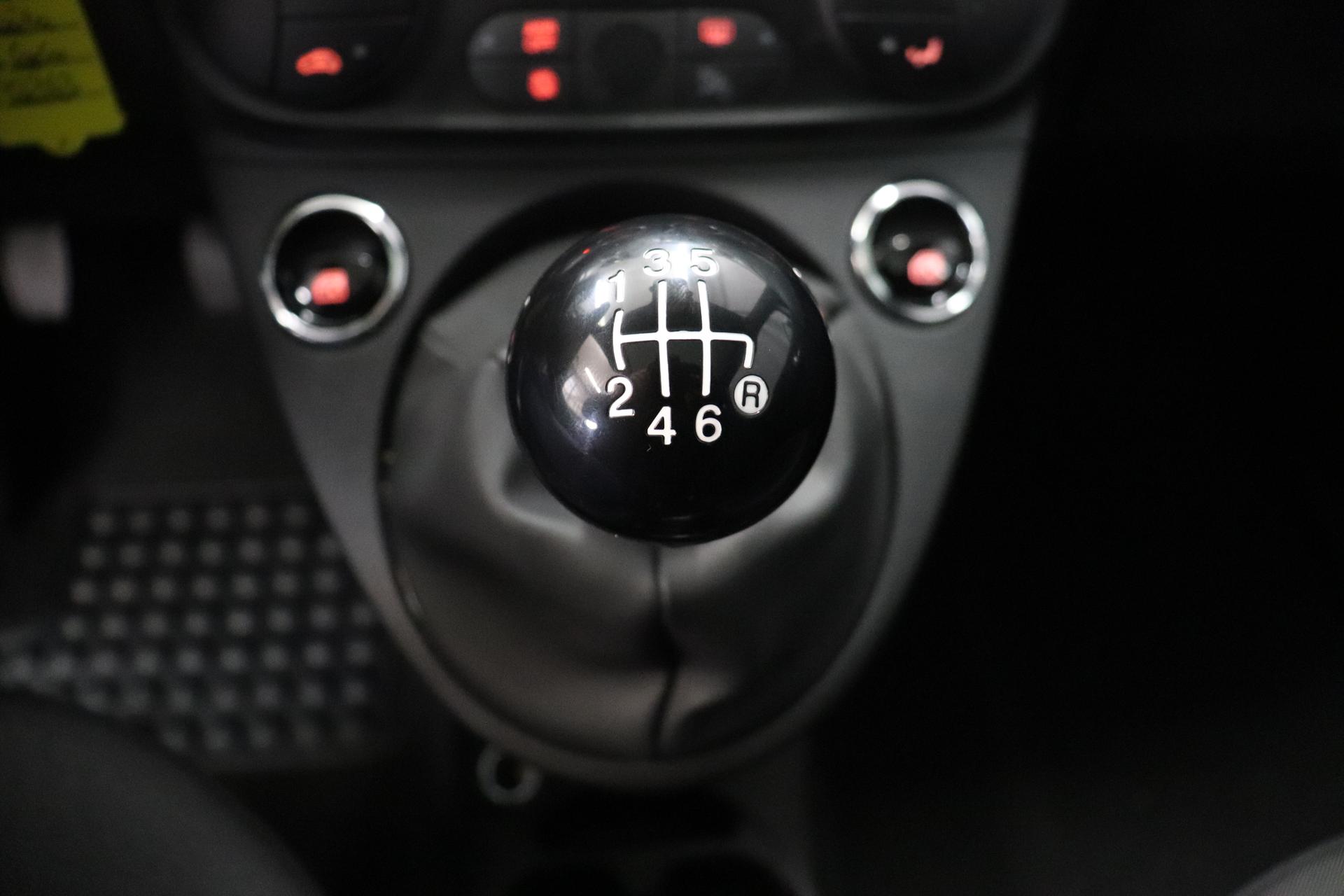 Fiat 500 DOLCEVITA 1,0 Hybrid, Tech-Paket - Radio mit 7
