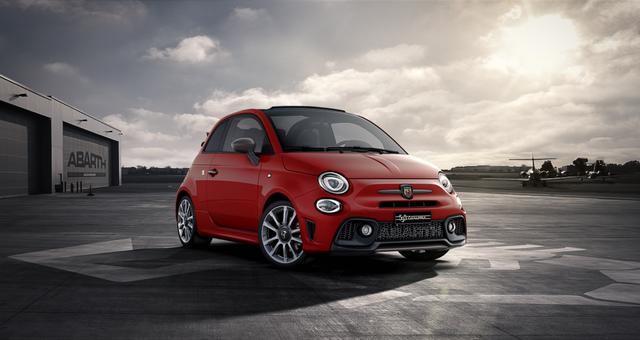 Abarth 595C - Linea Turismo 1.4 T-Jet 121 kW (165 PS), Verdeck Schwarz, Komfort-Paket: Bi-Xenon Scheinwerfer, Beats® Audio Soundsystem, Klimaautomatik mit Pollenfilter, Navigationssystem, Volldigitales Kombiinstrument (Virtual Cockpit) uvm.