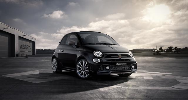 Abarth 595C - Linea Turismo 1.4 T-Jet 121 kW (165 PS), Verdeck Schwarz, Komfort-Paket: Bi-Xenon Scheinwerfer, Beats® Audio Soundsystem, Klimaautomatik mit Pollenfilter, Navigationssystem, Volldigitales Kombiinstrument (Virtual Cockpit) uvm.