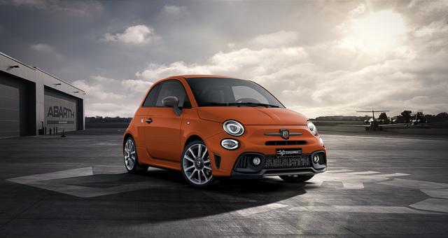 Vorlauffahrzeug Abarth 595 - Turismo 1.4 T-Jet 121 kW (165 PS), Komfort-Paket: Bi-Xenon Scheinwerfer, Beats® Audio Soundsystem, Klimaautomatik mit Pollenfilter, Navigationssystem, Volldigitales Kombiinstrument (Virtual Cockpit) uvm.