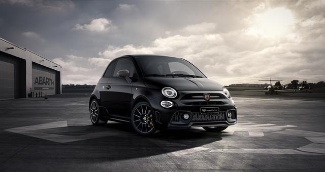 Abarth 695 - Linea Competizione 1.4 T-Jet 132 kW (180PS) Automatic, Komfort-Paket: Bi-Xenon Scheinwerfer, Beats® Audio Soundsystem, Klimaautomatik mit Pollenfilter, Navigationssystem, Volldigitales Kombiinstrument (Virtual Cockpit) uvm.