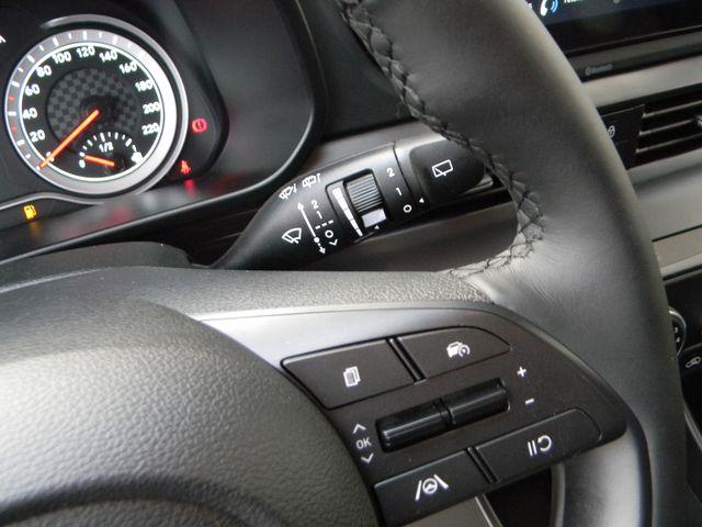Hyundai BAYON Comfort Plus 1,2 DPi, 5 Jahre Garantie, MEGA PREIS ! Winterpaket (Sitzheizung vorn und Lenkradheizung), Klimaautomatik, 16 Zoll Alufelgen, Lichtsensor, Nebelscheinwerfer, Fernlichtassistent, Mittelarmlehne vorne, Alarmanlage uvm. 