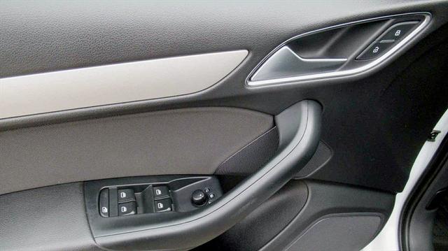 Audi Q3 2,0 TDI quattro AHK KA NAVI PDC SHZ KEYLESS XENON 