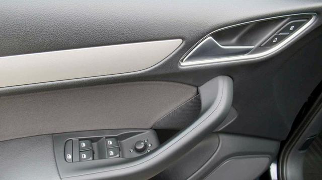 Audi Q3 2,0 TSI quattro ALU KA PDC SHZ TEMPOMAT XENON 