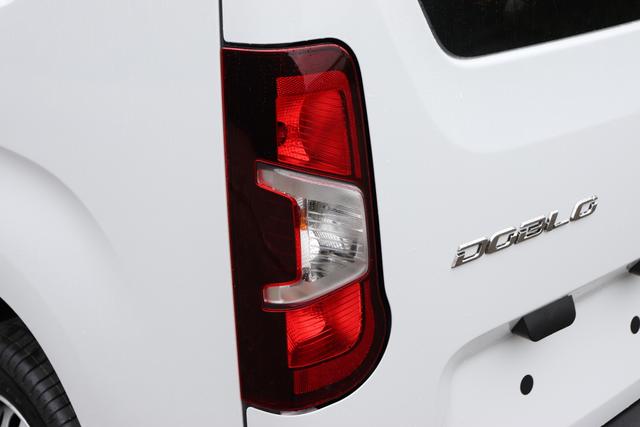 Doblò Cargo Doblò KaWa L2 1.5l BlueHDi 74kW (100PS) S&S MT6, E6.4, 1.000kg Kastenwagen0MJ, 75W 549 - GELATO WEISS STOFF GRAU (107) "39P Radio, 8""-Touchscreen, DAB, USB+Smartphone Mirror Link 40K Heckflügeltüren mit Fenstern, asymetrisch geteilt, 180° Öffnung mit einem Scheibenwischer, Fenster beheizbar 8GB Stahltrennwand mit Fenster A0S Winterpaket A0V Freight Paket XH3 Einparkhilfe hinten"