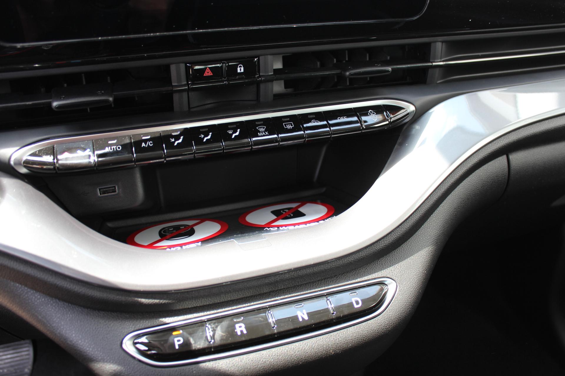 Fiat 500e Neuer 500 42 kWh UVP 38.930,00 € 16-Leichtmetallfelgen • Voll-LED-Scheinwerfer,  10,25-Infotainmentsystem mit digitalem Radioempfang DAB+, Keyless Go,  Apple CarPlay/Android Auto, Volldigitales Cockpit, BAFA Förderung 4.500,00  EUR ist