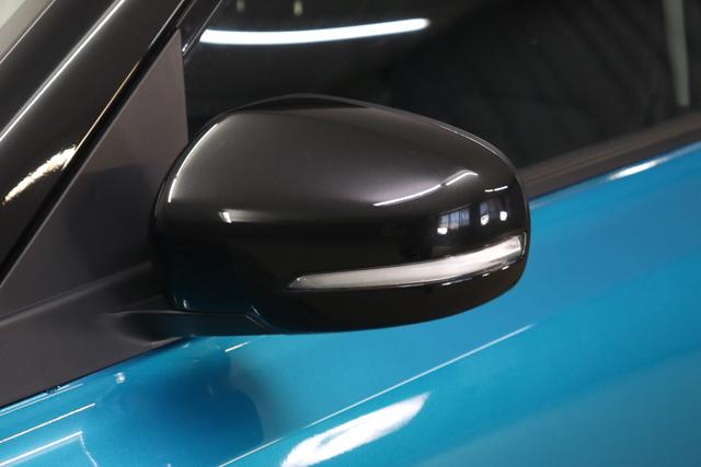 Suzuki Vitara 1.5 Dualjet Hybrid Comfort+ AGS Allgrip 85kW BenzinAtlantis Turqoise Pearl Metallic / Cosmic Black Pearl Metallic Polsterung SUZUKI-TEX Mikrofaserstoff "Metallic-Lackierung Zweifarben-Lackierung Metallic"