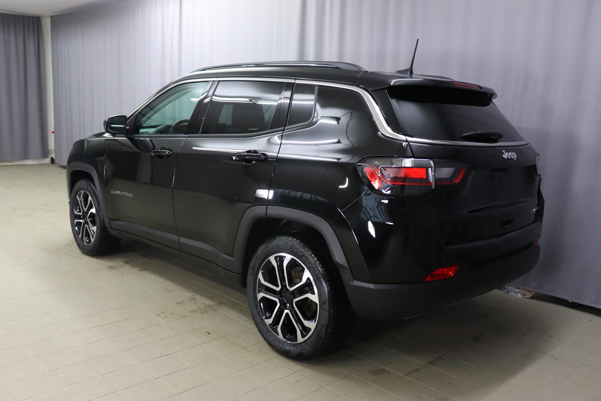 Jeep Compass 1.3 MultiAir T4 130 MT FWD Limited			601 - Solid Black