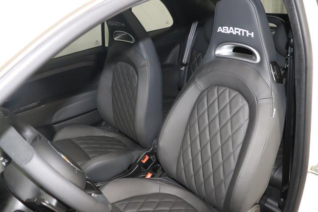 MY22 695C 1.4 T-Jet 132 kW (180 PS) Dualogic268 - Gara Weiß 557 - Integral-Sportsitze Leder Schwarz / Verdeck Schwarz "3K6 Linea 695 Turismo 3L3 Design-Paket 3L4 Tech-Paket 407 MTA Paket 499 Reifenreparaturset - Kit ""fix&go"" 505 Seitenairbags vorne 5CA Gara Weiß 5KV Schaltwippen Am Lenkrad 626, 8F6, 925 Windschott 9SV Gutschrift Mopar Bmc Sportluftfilter Und Tankdeckel Aus Alum "