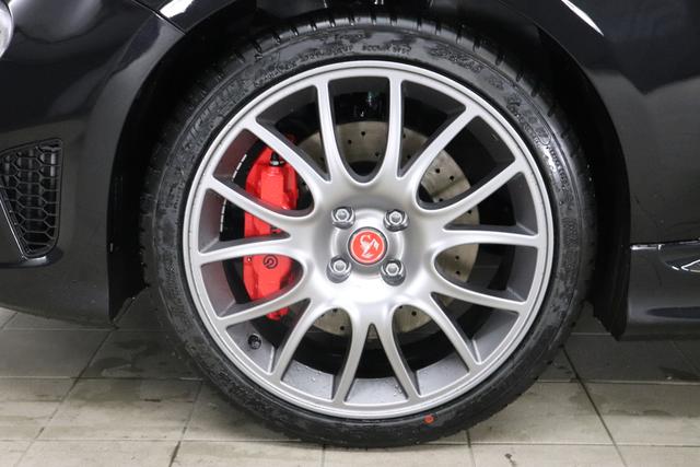 MY22 695C 1.4 T-Jet 132 kW (180 PS) 876 - Scorpione Schwarz 557 - Integral-Sportsitze Leder Schwarz / Verdeck Schwarz "3K6 Linea 695 Turismo 3L3 Design-Paket 3L4 Tech-Paket 499 Reifenreparaturset - Kit ""fix&go"" 5CE Scorpione Schwarz 505 Seitenairbags vorne 626, 8F6, 925 Windschott 9SV Gutschrift Mopar Bmc Sportluftfilter Und Tankdeckel Aus Alum "