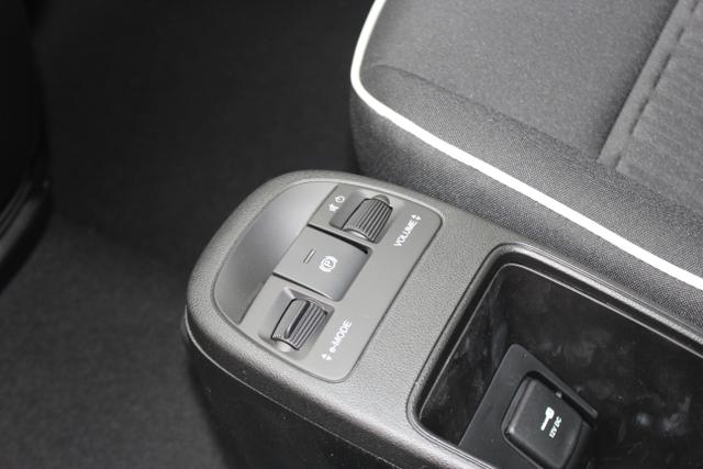 Fiat 500e Neuer 500 42 kWh Sie sparen 10.950,00 € 29 % Rabatt MEGA PREIS ! 16"-Leichtmetallfelgen • Voll-LED-Scheinwerfer, 10,25"-Infotainmentsystem mit digitalem Radioempfang DAB+, Keyless Go, Apple CarPlay/Android Auto, Volldigitales Cockpit 