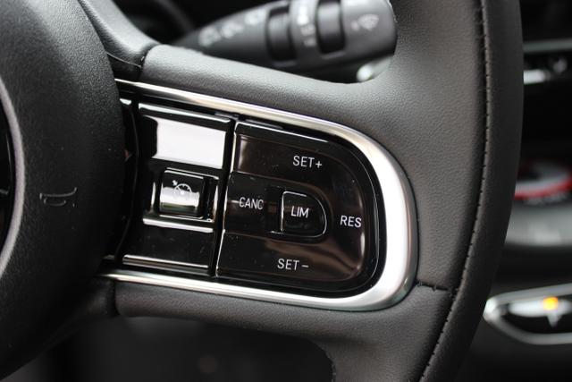 Fiat 500e Neuer 500 42 kWh Sie sparen 10.950,00 € 29 % Rabatt MEGA PREIS ! 16"-Leichtmetallfelgen • Voll-LED-Scheinwerfer, 10,25"-Infotainmentsystem mit digitalem Radioempfang DAB+, Keyless Go, Apple CarPlay/Android Auto, Volldigitales Cockpit 