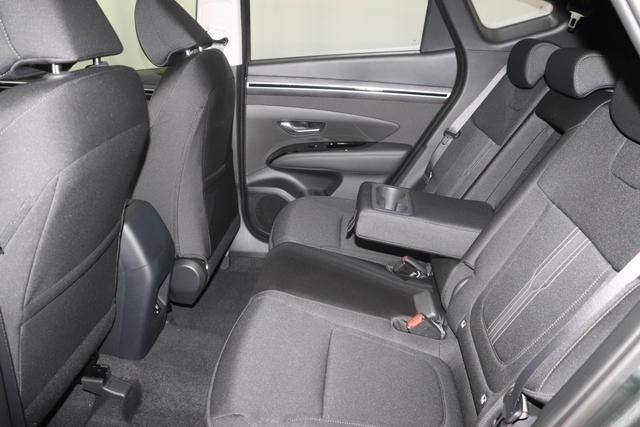 Hyundai Tucson 1.6 T-GDI 6MT 2WD Family MY23 110kW Amazon Grau Sitzpolsterung in Stoff Schwarz