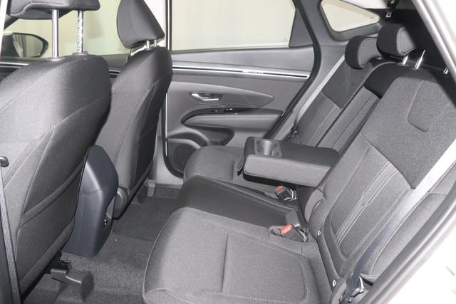 Hyundai Tucson 1.6 T-GDI 6MT 2WD Family MY23 110kW Polar White Sitzpolsterung in Stoff Schwarz