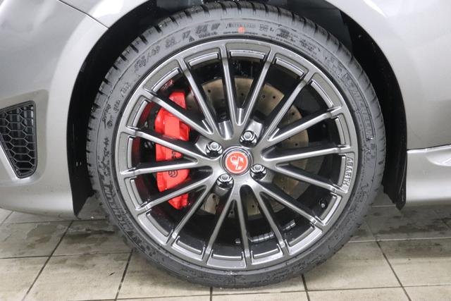 595C & 695C MY22 695C 1.4 T-Jet 132 kW (180 PS)695 - Record Grau Rennsport-Schalensitze "Sabelt® GT" Stoff Schwarz/Grau / Verdeck Schwarz "3L3 Design-Paket 3L4 Tech-Paket 5DP Record Grau 499 Reifenreparaturset - Kit ""fix&go 8F6 Reifenreparaturkit Sticker (de) 9SV"