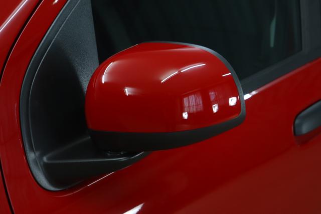 Panda MY23 (RED) Hybrid 1.0 GSE 51kw (70PS) 414 - Rot RED 184 - Stoff Schwarz mit roten Nähten "1WY Passione (Rot) 2P4 RED Kit 56S Komfort-Paket Licht- und Regensensor • Elektrische und beheizbare Außenspiegel • Getönte Fensterscheiben hinten• Parksensoren hinten"