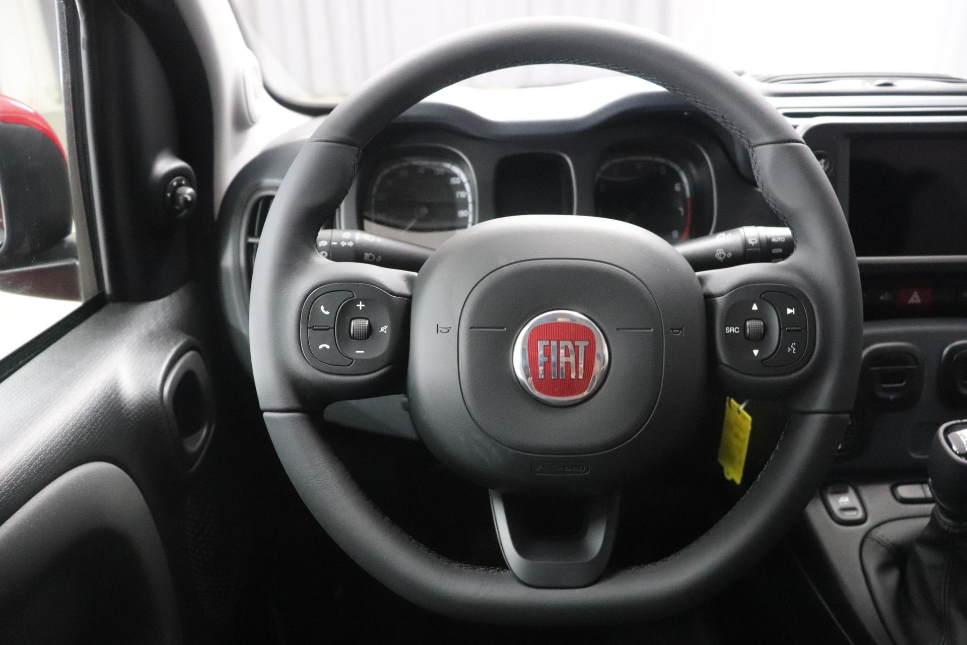 Fiat Panda RED Hybrid 1.0 GSE 51kw (70PS), Komfort-Paket Licht- und  Regensensor • Elektrische beheizbare Außenspiegel Getönte Fensterscheiben  hinten• Parksensoren hinten uvm Reimport EU-Neuwagen günstig kaufen