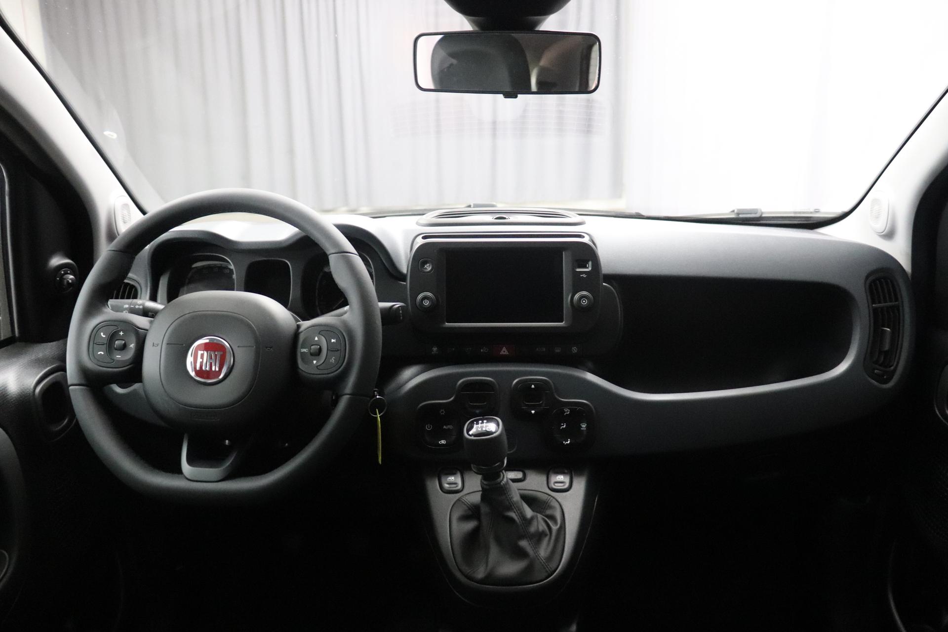 Fiat Panda RED Hybrid 1.0 GSE 51kw (70PS), Komfort-Paket Licht- und  Regensensor • Elektrische beheizbare Außenspiegel Getönte Fensterscheiben  hinten• Parksensoren hinten uvm Reimport EU-Neuwagen günstig kaufen