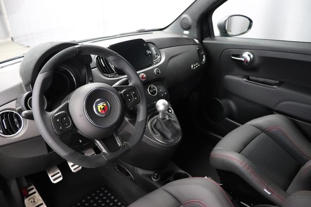 MY22 695 1.4 T-Jet 132 kW (180 PS)876 - Scorpione Schwarz 829 - Rennsport-Schalensitze "Sabelt® Racing" Stoff/Kunstleder mit Carbon-Sitzschale "2NO RECORD MONZA SOVRAPPOSTO 38U C O M P E T I Z I O N E BADGE 3L3 Design Paket 3L4 Tech Paket 3L5 Style Paket 3L6 Racing Style Paket 499 Reifenreparaturkit ""Fix&Go"" 5CE Metallic-Lackierung Scorpione Schwarz 665 Raucher-Paket 8F6 Reifenreparaturkit Sticker (DE) 9SV Gutschrift Mopar BMC Sportluftfilter und Tankdeckel aus Aluminium Mopar Bmc Sportluftfilter Und Tankdeckel Aus Alum"