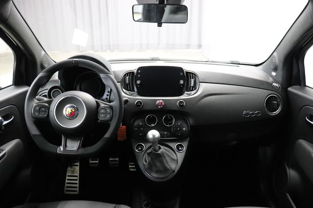 MY22 695 1.4 T-Jet 132 kW (180 PS)876 - Scorpione Schwarz 829 - Rennsport-Schalensitze "Sabelt® Racing" Stoff/Kunstleder mit Carbon-Sitzschale "2NO RECORD MONZA SOVRAPPOSTO 38U C O M P E T I Z I O N E BADGE 3L3 Design Paket 3L4 Tech Paket 3L5 Style Paket 3L6 Racing Style Paket 499 Reifenreparaturkit ""Fix&Go"" 5CE Metallic-Lackierung Scorpione Schwarz 665 Raucher-Paket 8F6 Reifenreparaturkit Sticker (DE) 9SV Gutschrift Mopar BMC Sportluftfilter und Tankdeckel aus Aluminium Mopar Bmc Sportluftfilter Und Tankdeckel Aus Alum"