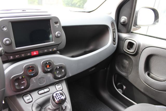 Fiat Panda 1,0 Hybrid Sie sparen 1.800,00 € Tech-Paket - Radio mit 7"-Bildschirm Multifunktionslenkrad, Lichtsensor- und Regensensor, Klimaautomatik uvm. 