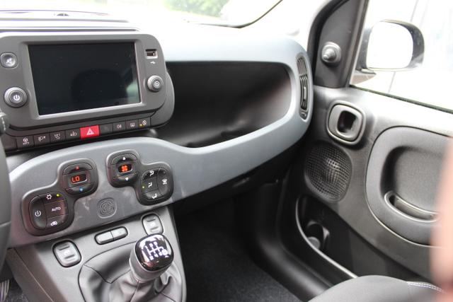 Fiat Panda 1,0 Hybrid, Tech-Paket Sie sparen 4.300,00 € 25 % Rabatt MEGA PREIS ! Radio mit 7"-Bildschirm - Multifunktionslenkrad, Lichtsensor- und Regensensor, Klimaautomatik uvm. 