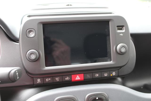 Fiat Panda HYBRID 1,0 Sie sparen 1.800,00 € Tech-Paket - Radio mit 7"-Bildschirm Multifunktionslenkrad, Lichtsensor- und Regensensor, Klimaautomatik uvm. 