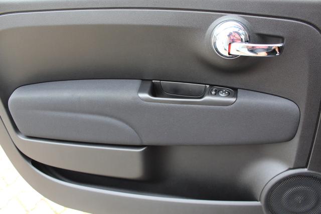 Fiat 500 Hybrid Hatchback Sie sparen 3.300,00 € MEGA PREIS !1.0 GSE 51 kW (70 PS) Style Paket: 15"-Leichtmetallfelgen, Außenspiegelkappen in Chrom, Auspuffendrohr Lackierte Seitenzierleisten, Getönte Seitenscheiben hinten uvm. 