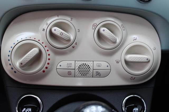 Fiat 500 Hybrid Hatchback Sie sparen 3.300,00 € MEGA PREIS ! 1.0 GSE 51 kW (70 PS), Style Paket: 15"-Leichtmetallfelgen, Außenspiegelkappen in Chrom, Auspuffendrohr Lackierte Seitenzierleisten, Getönte Seitenscheiben hinten uvm. 