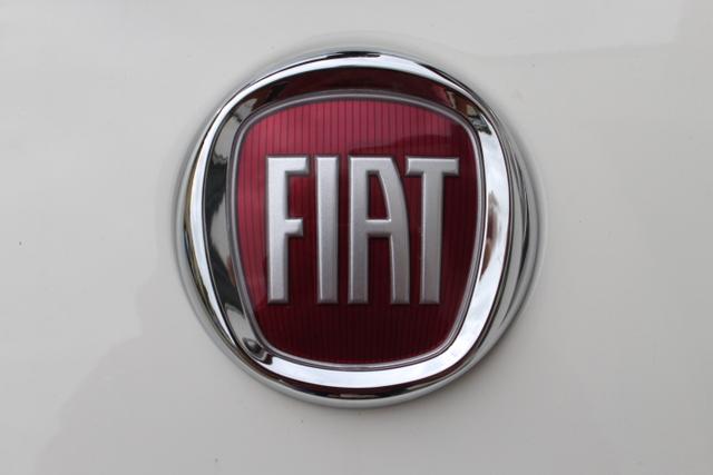 Fiat 500 Hybrid Hatchback Sie sparen 3.200,00 € MEGA PREIS ! 1.0 GSE 51 kW (70 PS) Style Paket: 15"-Leichtmetallfelgen, Außenspiegelkappen in Chrom, Auspuffendrohr Lackierte Seitenzierleisten, Getönte Seitenscheiben hinten uvm. 
